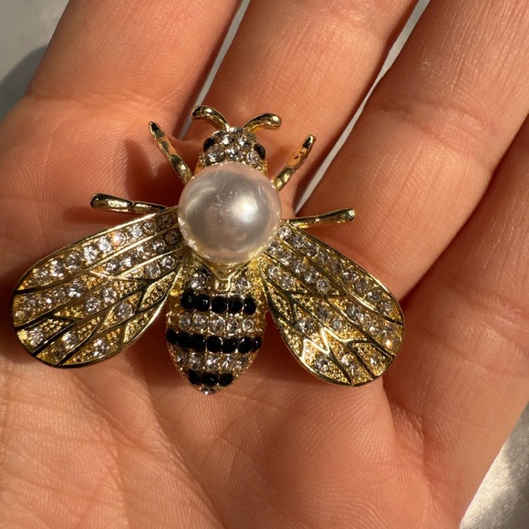 Queen bees unique pearls Gold and Silver Bee Brooch - Picture 1 of 8